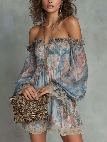 Assunta | Vestido mini de gasa fruncida con escote de hombros descubiertos y motivo floral romántico