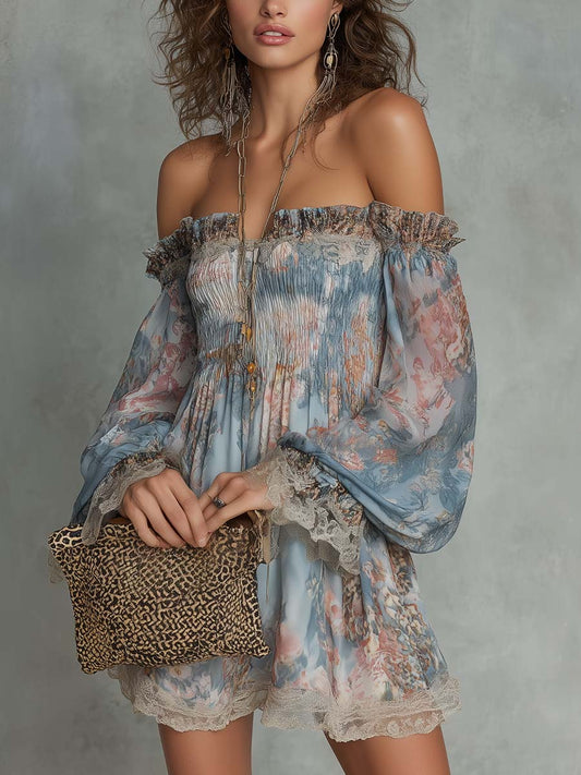 Assunta | Vestido mini de gasa fruncida con escote de hombros descubiertos y motivo floral romántico