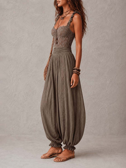 Nieves | Conjunto con top de encaje gris y pantalón harem de algodón plisado
