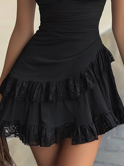 Marcella | Vestido mini negro de encaje con escote en V y bajo de volante