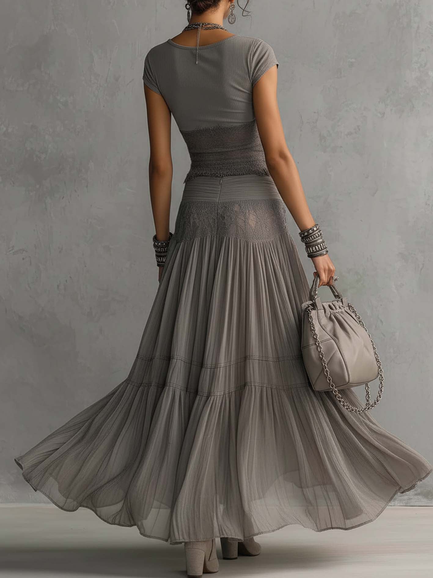 Conjunto Top de Encaje Transparente Gris y Falda Maxi Plisada