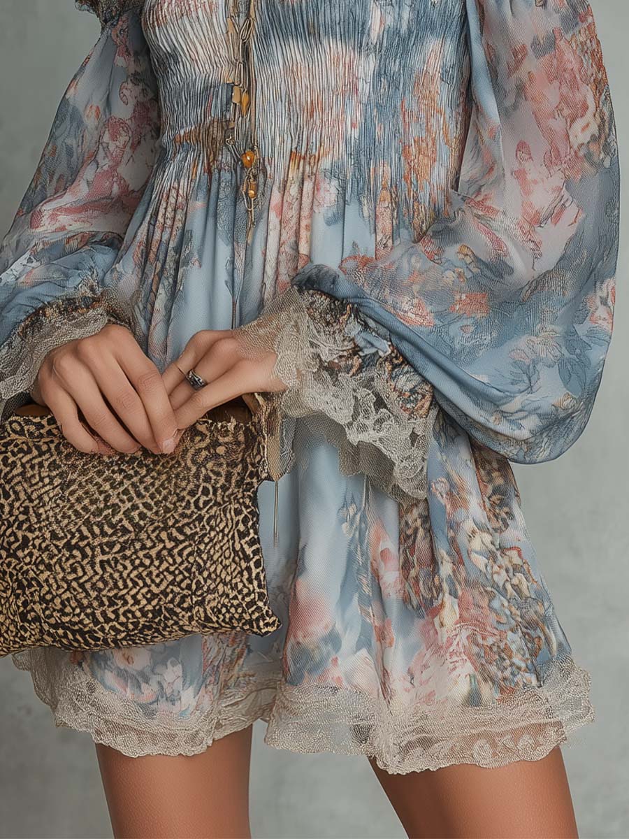 Assunta | Vestido mini de gasa fruncida con escote de hombros descubiertos y motivo floral romántico