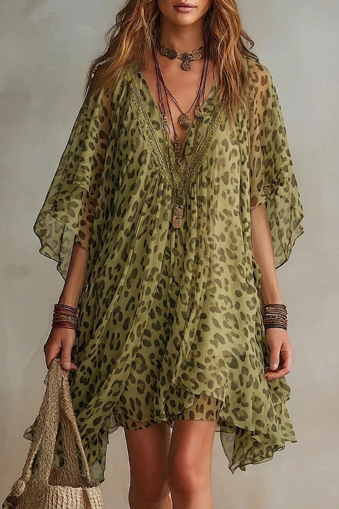 Tiziana | Vestido de gasa con estampado de leopardo, corte amplio y fluido, escote en V