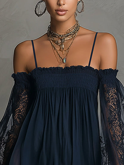 Noemi | Vestido mini de gasa azul navy con escote de hombros descubiertos, ribete de encaje y mangas transparentes