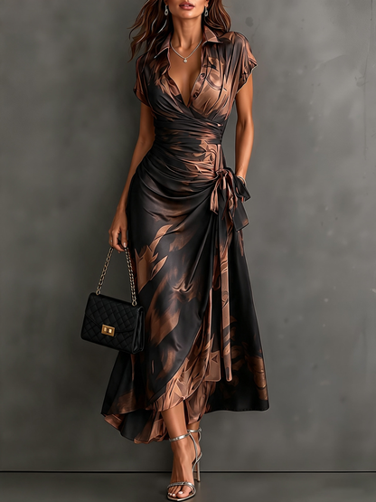 Vestido Midi Cruzado Abstracto Rojo y Negro con Cuello Camisero, Escote en V, Manga Corta, Cintura Anudada y Bajo Asimétrico con Volante