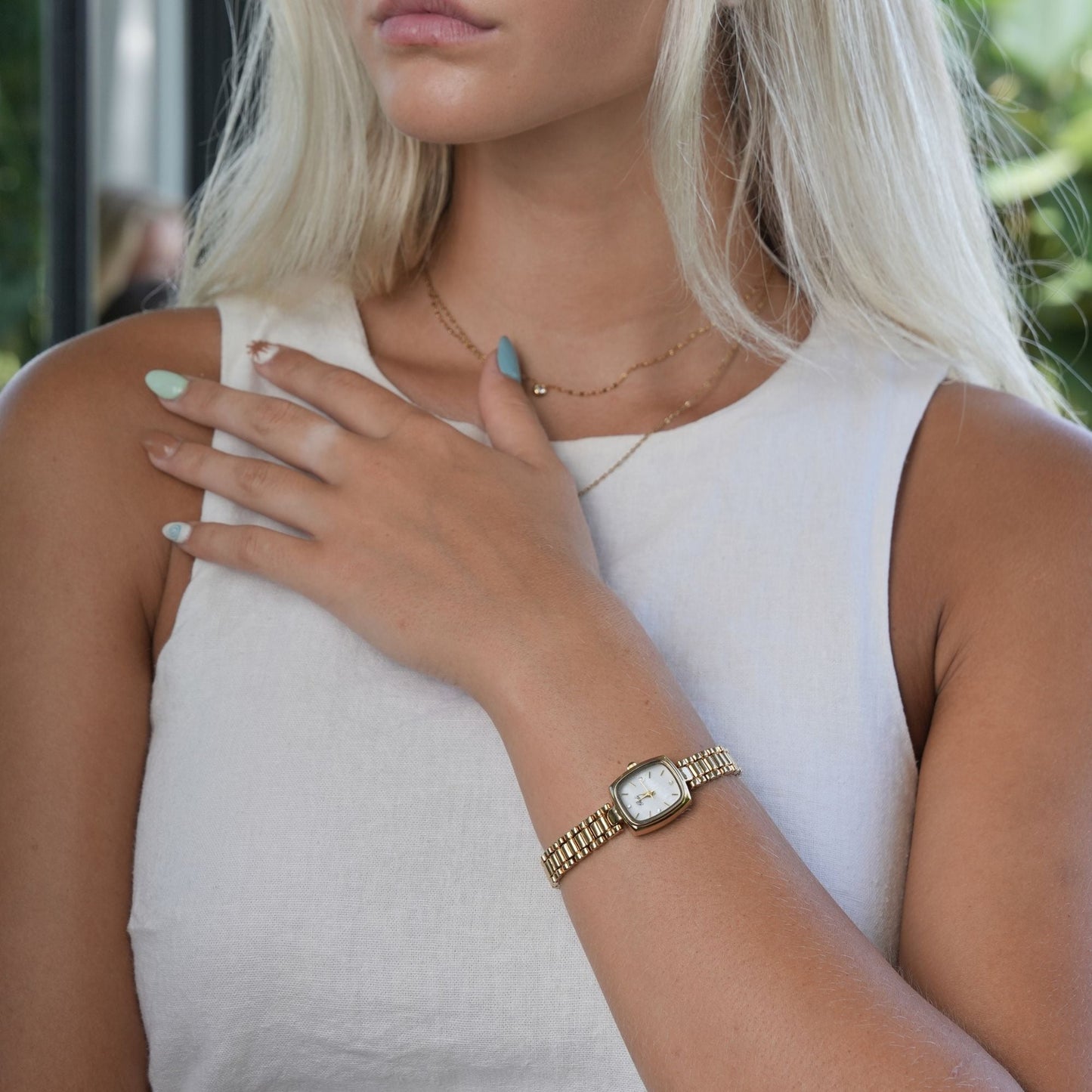 Aurora | Reloj Dorado con Esfera Blanco Perlado