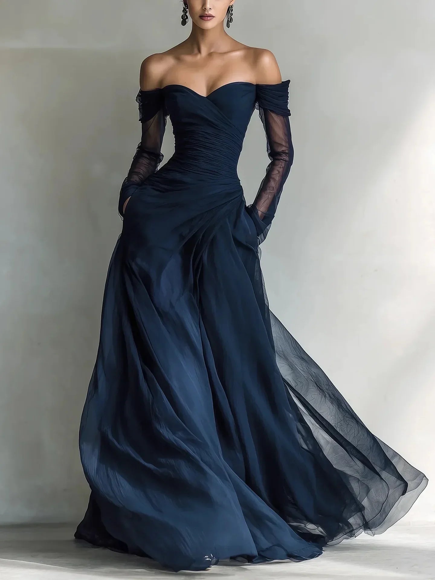 Eleonora | Vestido largo de hombros descubiertos con inserciones de malla