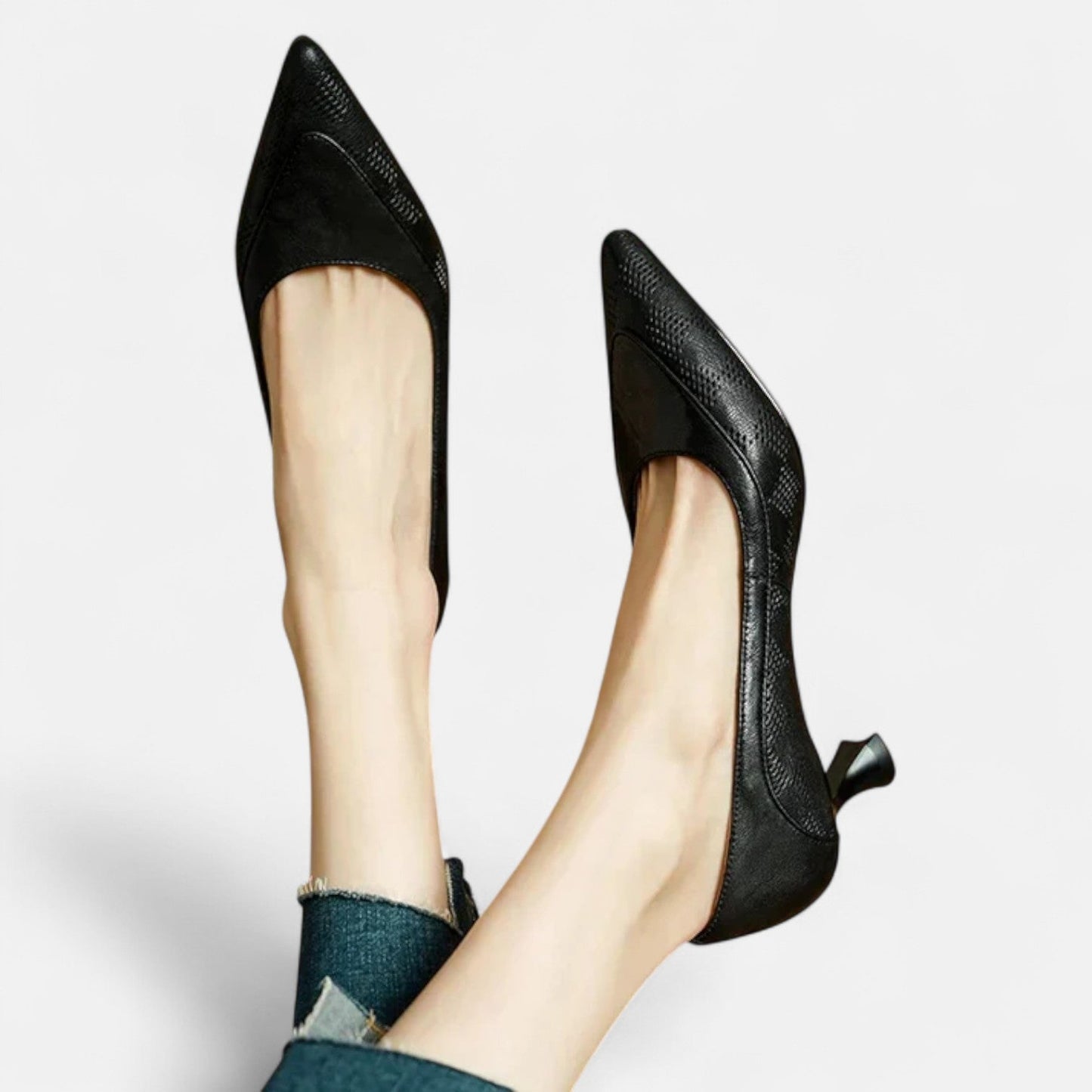 Amara | Zapatos de Tacón en Piel Auténtica con Textura Grabada y Tacón Kitten