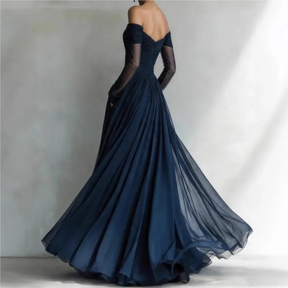 Eleonora | Vestido largo de hombros descubiertos con inserciones de malla