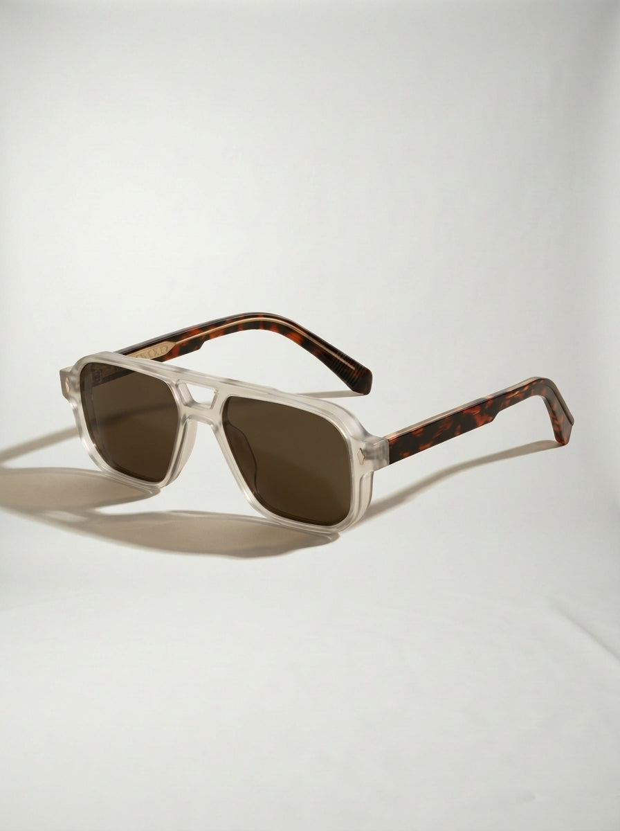 Vector | Gafas de Sol de Corte Audaz con Lentes Blackout