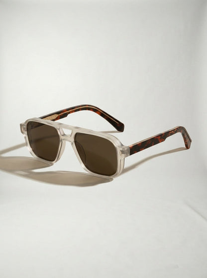Vector | Gafas de Sol de Corte Audaz con Lentes Blackout