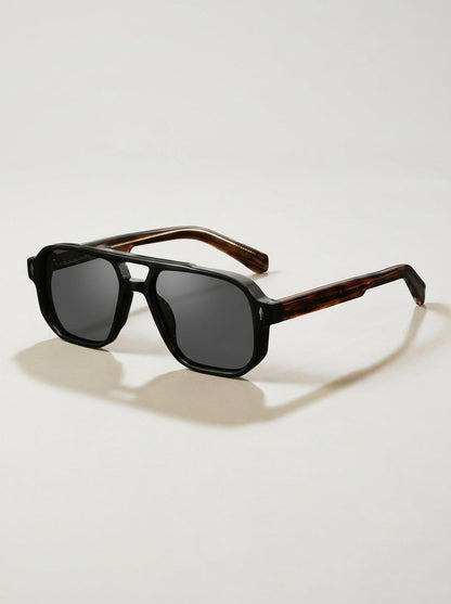 Vector | Gafas de Sol de Corte Audaz con Lentes Blackout
