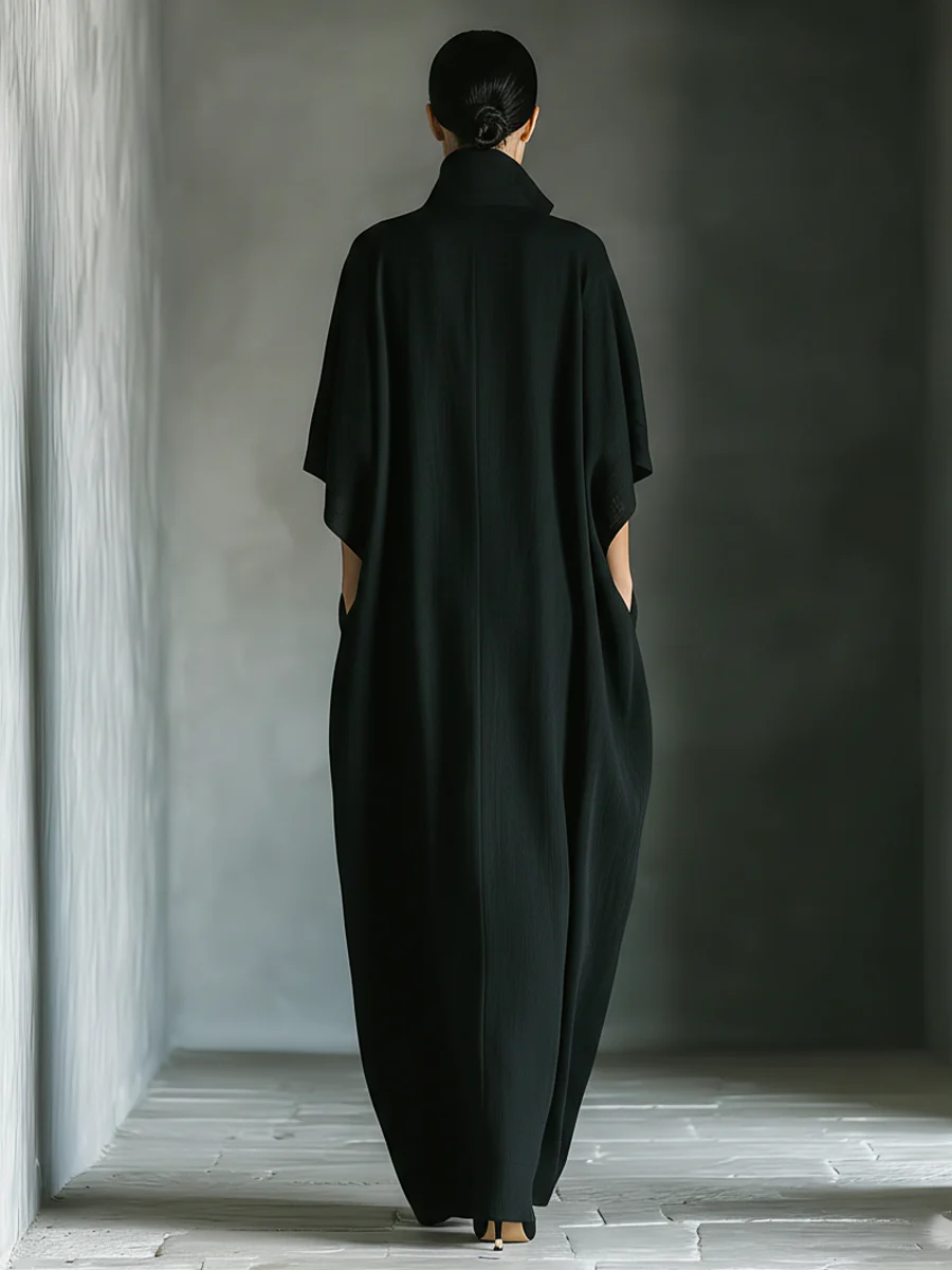 Alessandra | Vestido largo negro oversize minimalista con mangas kimono