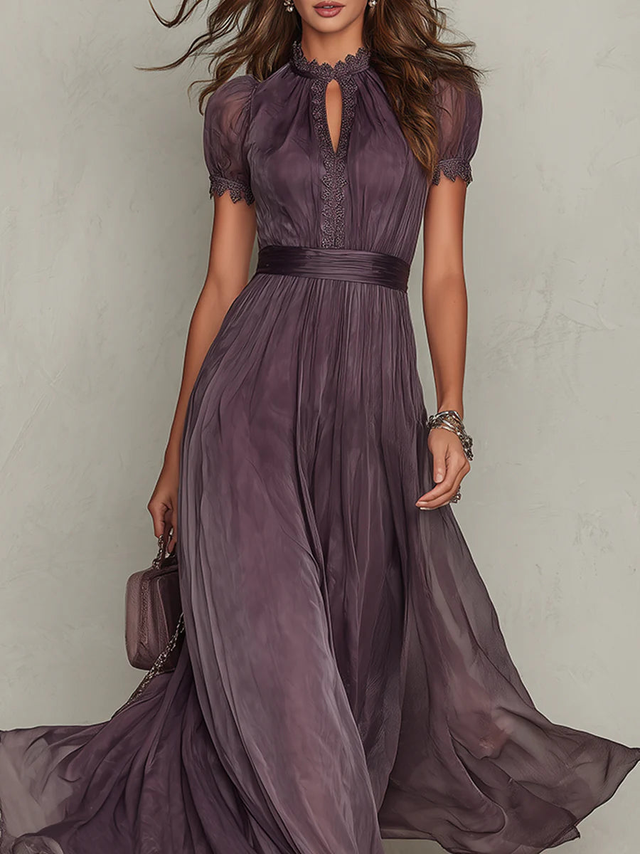Flavia | Vestido largo violeta con escote de gota, ribete de encaje de gasa