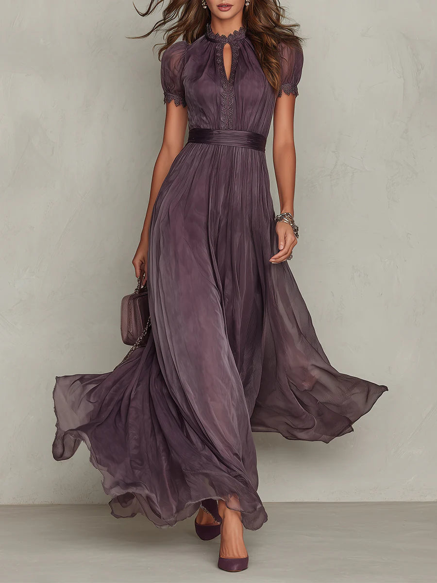 Flavia | Vestido largo violeta con escote de gota, ribete de encaje de gasa