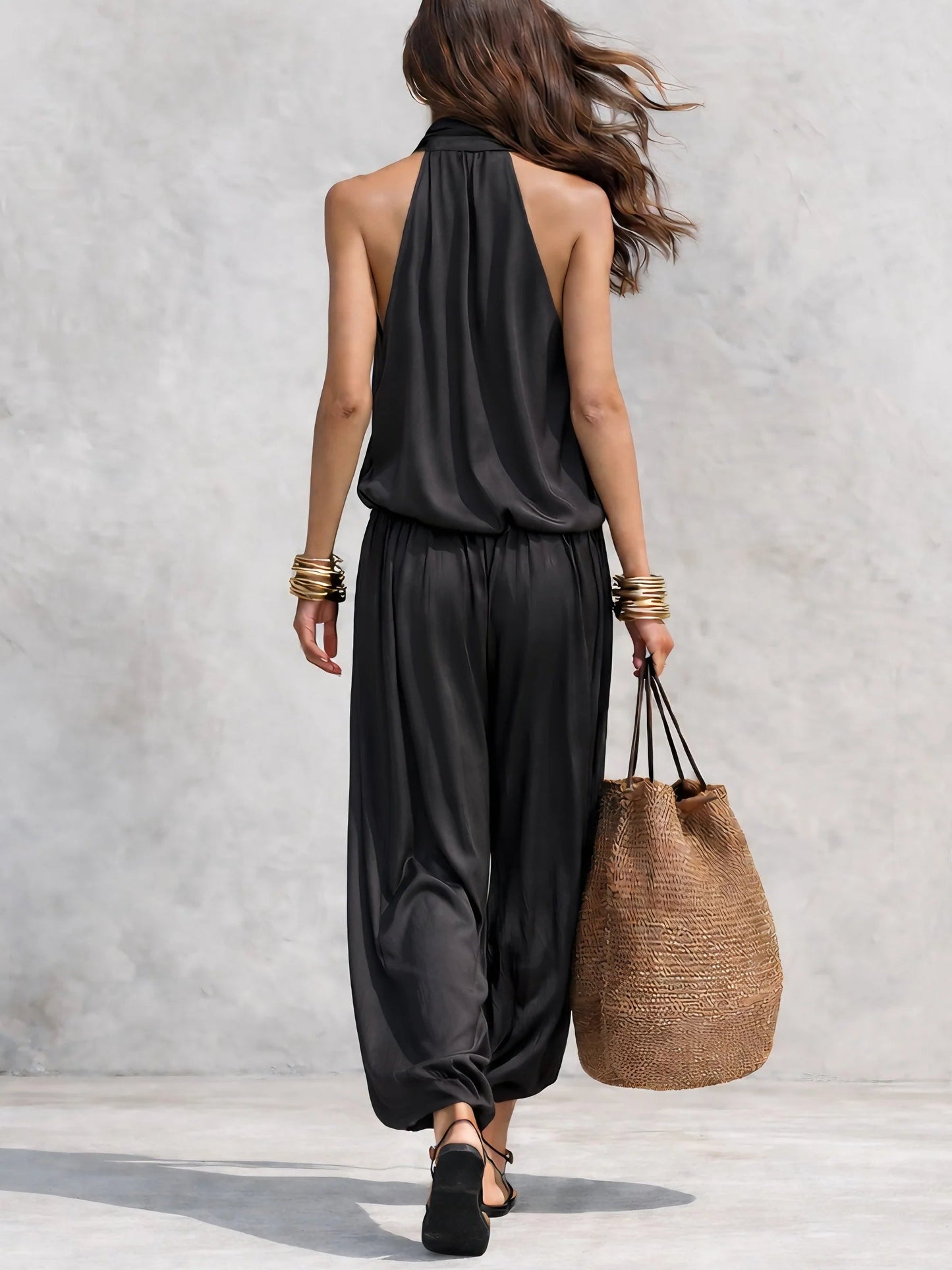 Conjunto Top Sin Mangas con Cuello Halter y Pantalón Plisado