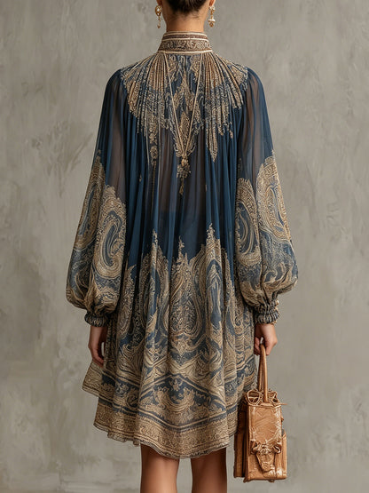 Sherazade | Vestido mini de gasa azul navy con estampado barroco, cuello alto y bajo irregular