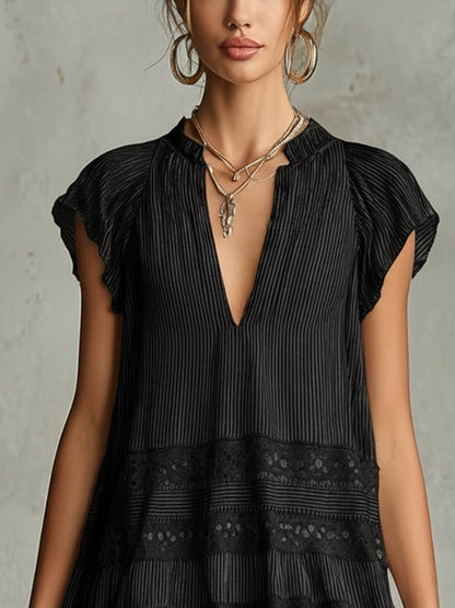 Emanuela | Vestido corto de gasa a rayas negras, con ribete de encaje y volantes