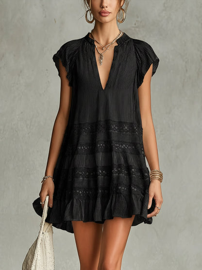 Emanuela | Vestido corto de gasa a rayas negras, con ribete de encaje y volantes