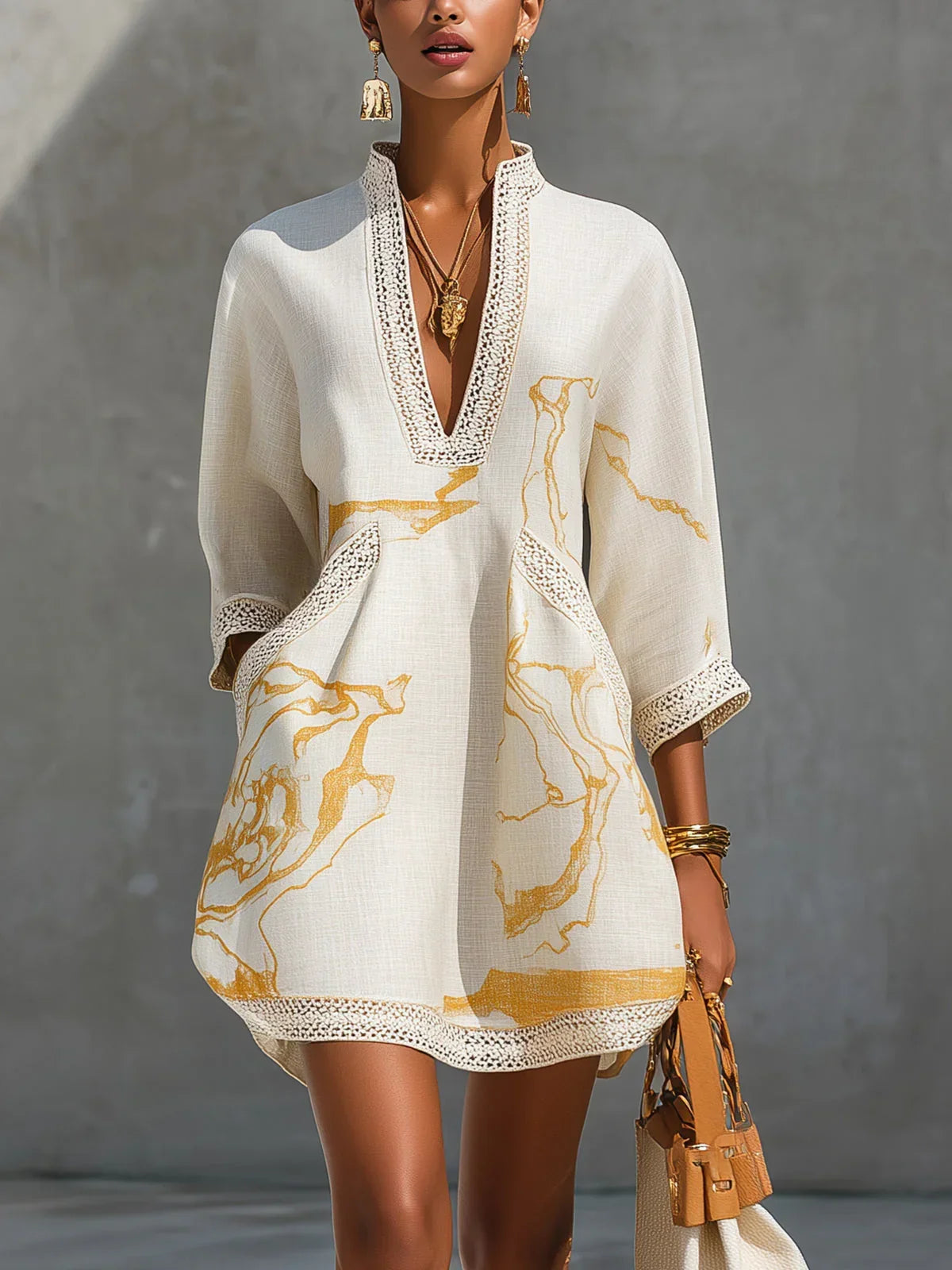Donatella | Mini vestido blanco con estampado mármol dorado y encaje crochet