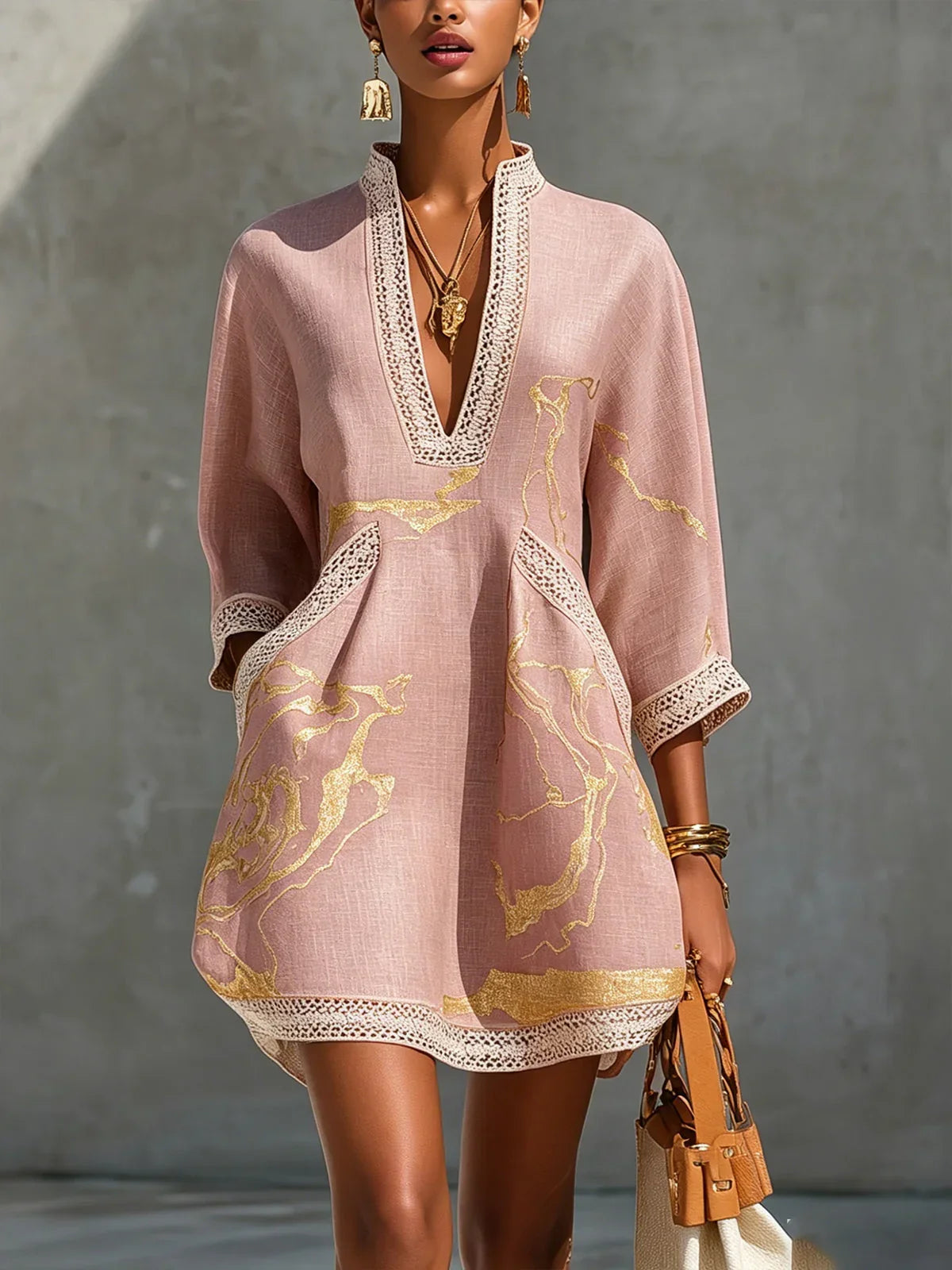 Donatella | Mini vestido rosa con estampado mármol dorado y encaje crochet