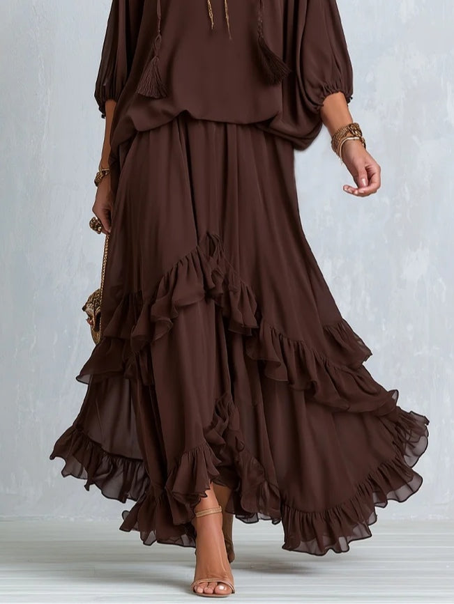 Siena | Conjunto con Top de Gasa Marrón con Borlas y Escote en V con Cordón Regulable, y Falda por Capas con Volante