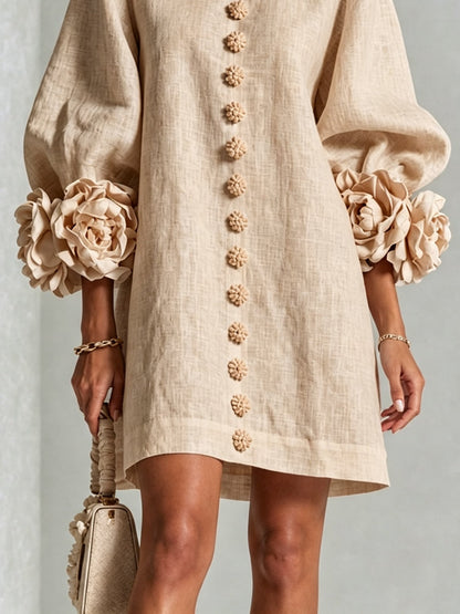 Vestido Mini Beige con Botones de Flores y Mangas Florales Extravagantes
