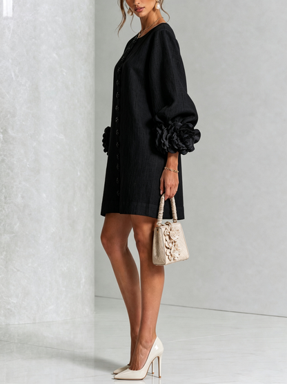 Vestido Mini Negro Floral con Botones y Mangas Florales Extravagantes