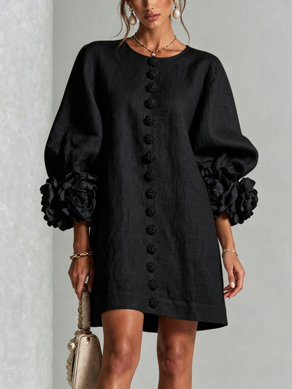 Vestido Mini Negro Floral con Botones y Mangas Florales Extravagantes