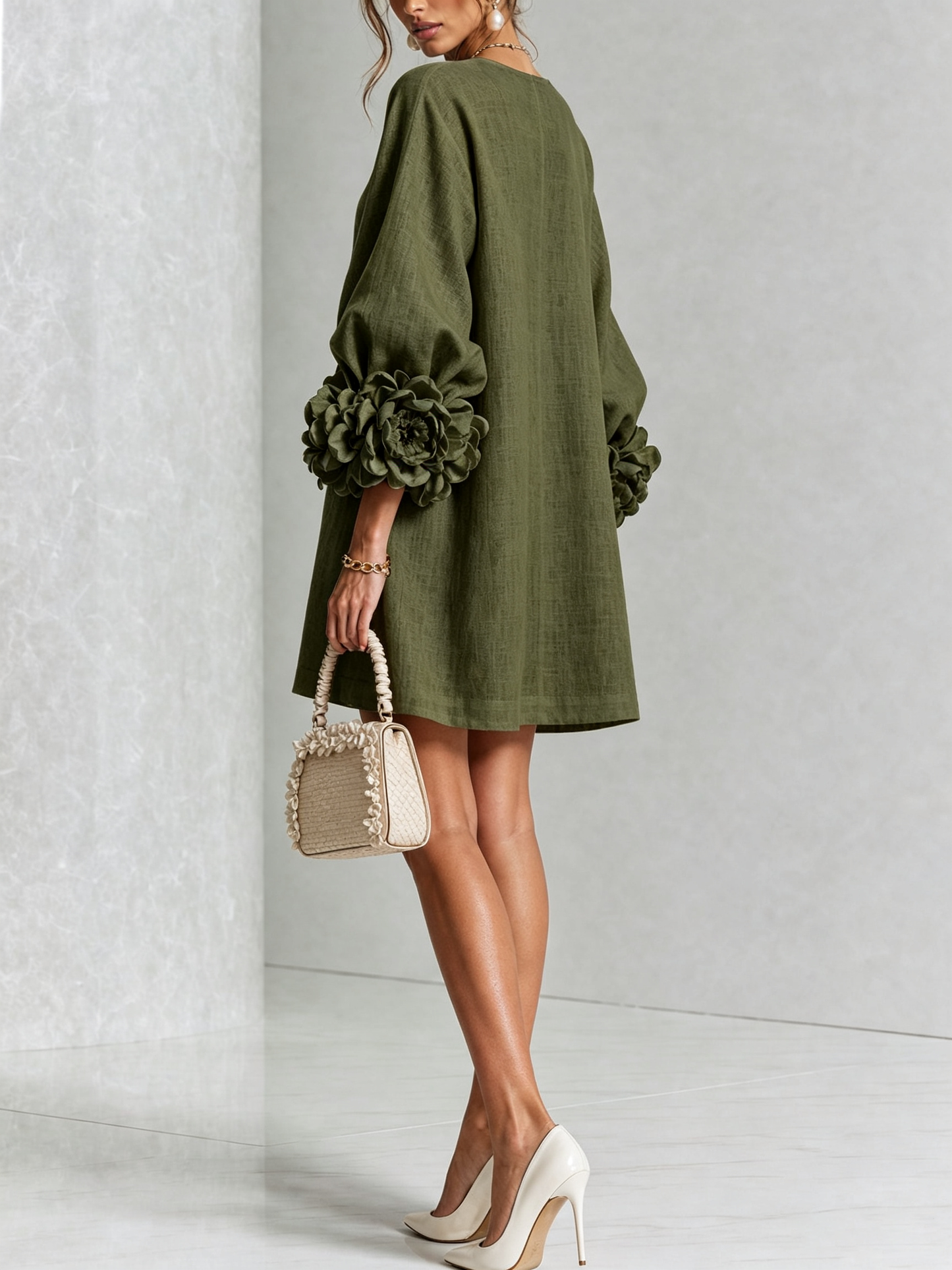Vestido Mini Camisero Floral Verde Oliva con Puños Florales Extravagantes