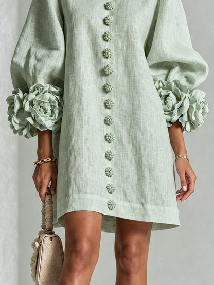 Vestido Mini Verde Salvia Místico con Botones de Flores y Mangas Florales Extravagantes