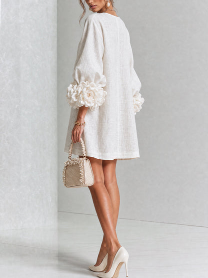 Chiara | Vestido Mini de Lino con Puños de Rosas, Blanco Marfil