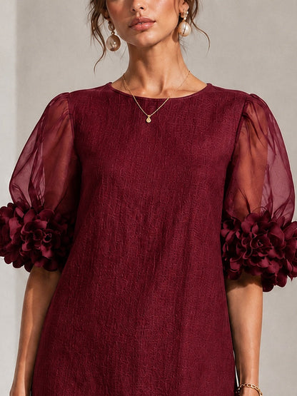 Vestido Mini de Organza Burdeos con Mangas Globo y Cuello Floral