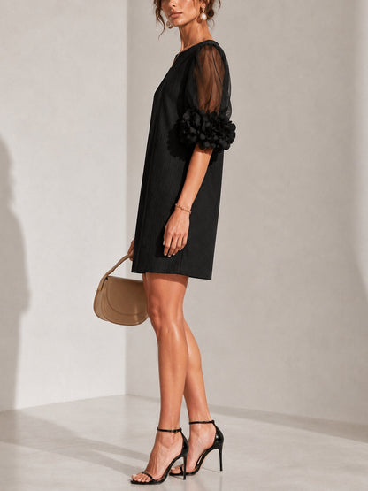 Vestido Mini de Organza Negra con Mangas Globo y Puños Florales Extraordinarios