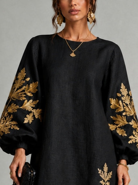 Vestido Mini Negro Estampado en Dorado con Cuello Redondo y Mangas de Farol