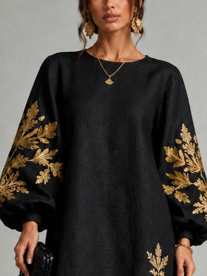 Vestido Mini Negro Estampado en Dorado con Cuello Redondo y Mangas de Farol