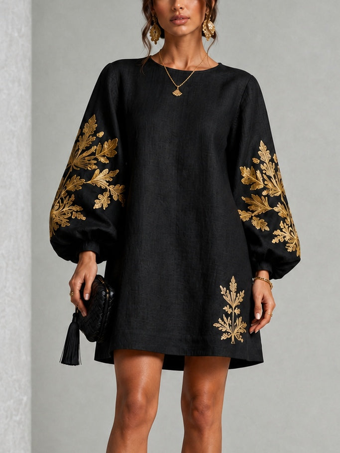 Vestido Mini Negro Estampado en Dorado con Cuello Redondo y Mangas de Farol