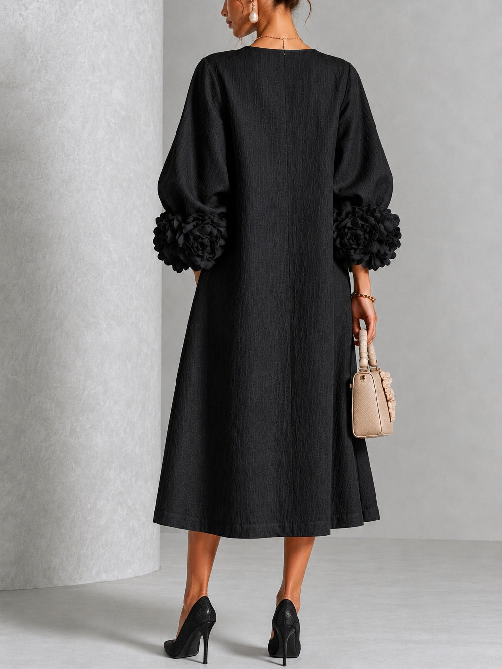 Vestido Midi Negro Floral con Botones y Mangas Florales Extravagantes