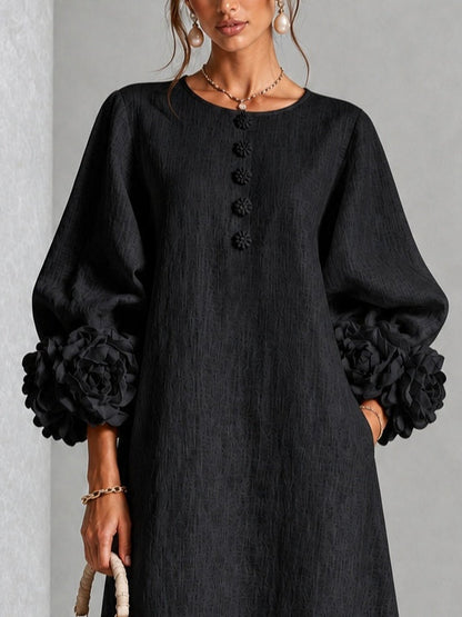 Vestido Midi Negro Floral con Botones y Mangas Florales Extravagantes