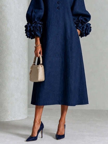 Vestido Midi Azul Navy con Botones de Flores y Mangas Florales Extravagantes