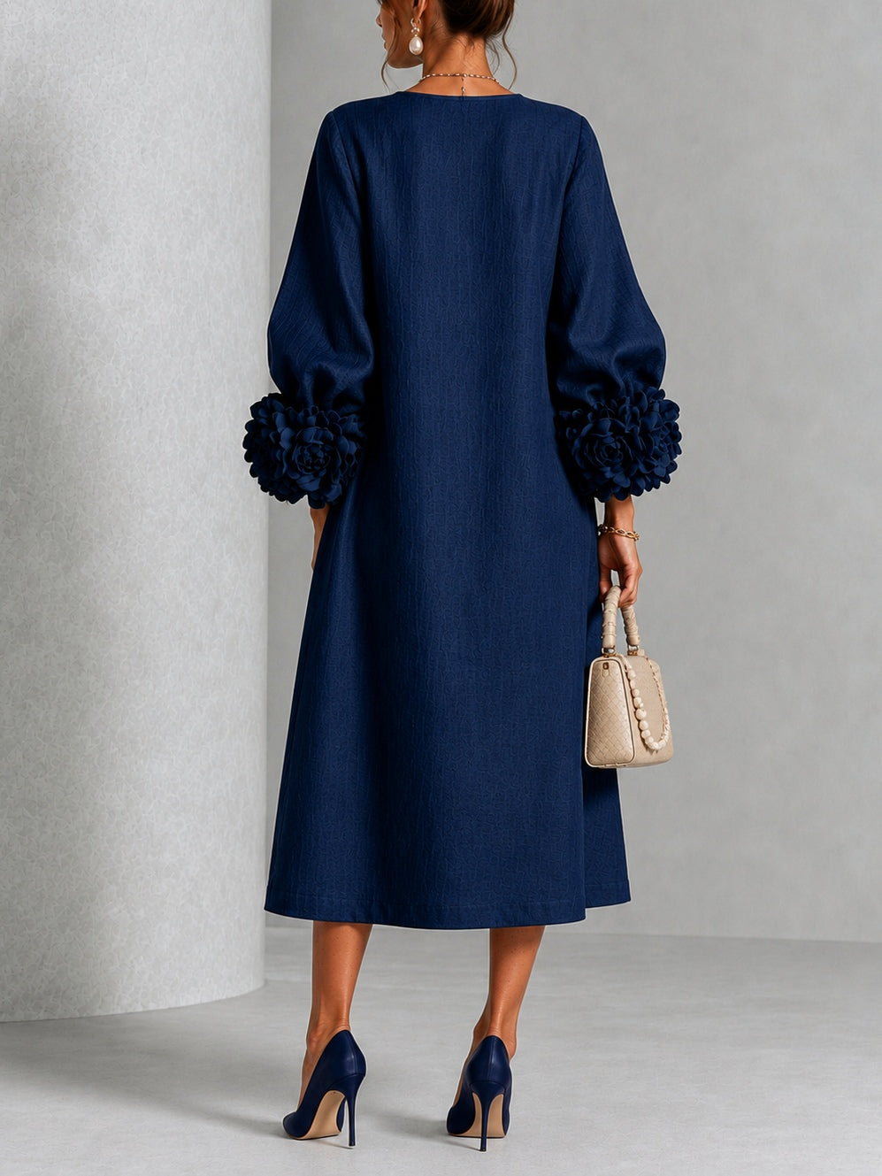 Vestido Midi Azul Navy con Botones de Flores y Mangas Florales Extravagantes
