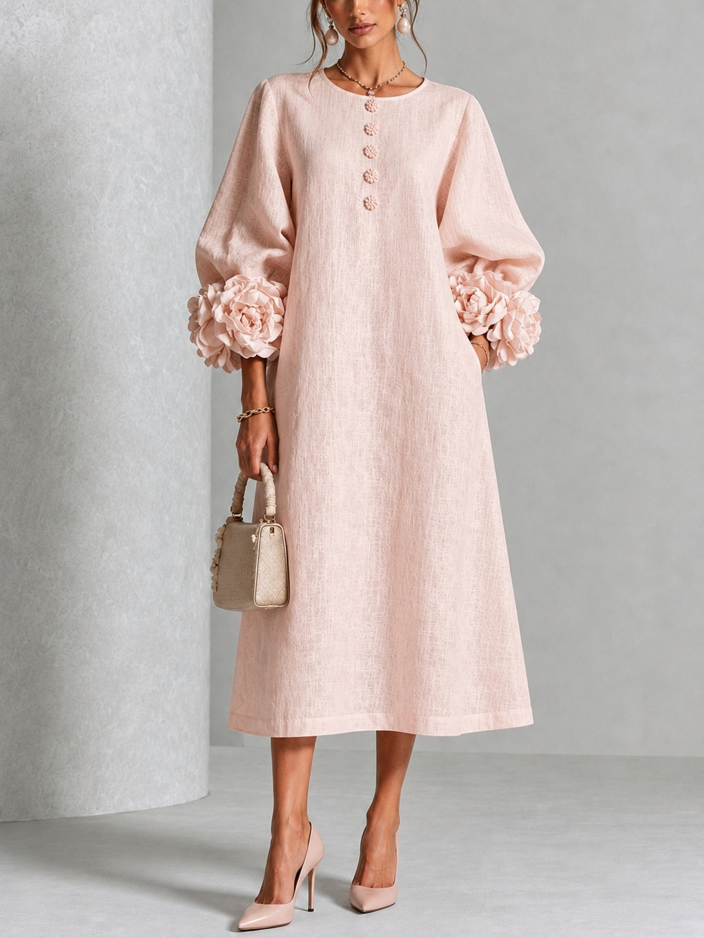 Vestido Midi Rosa con Botones de Flores y Mangas Florales Extravagantes