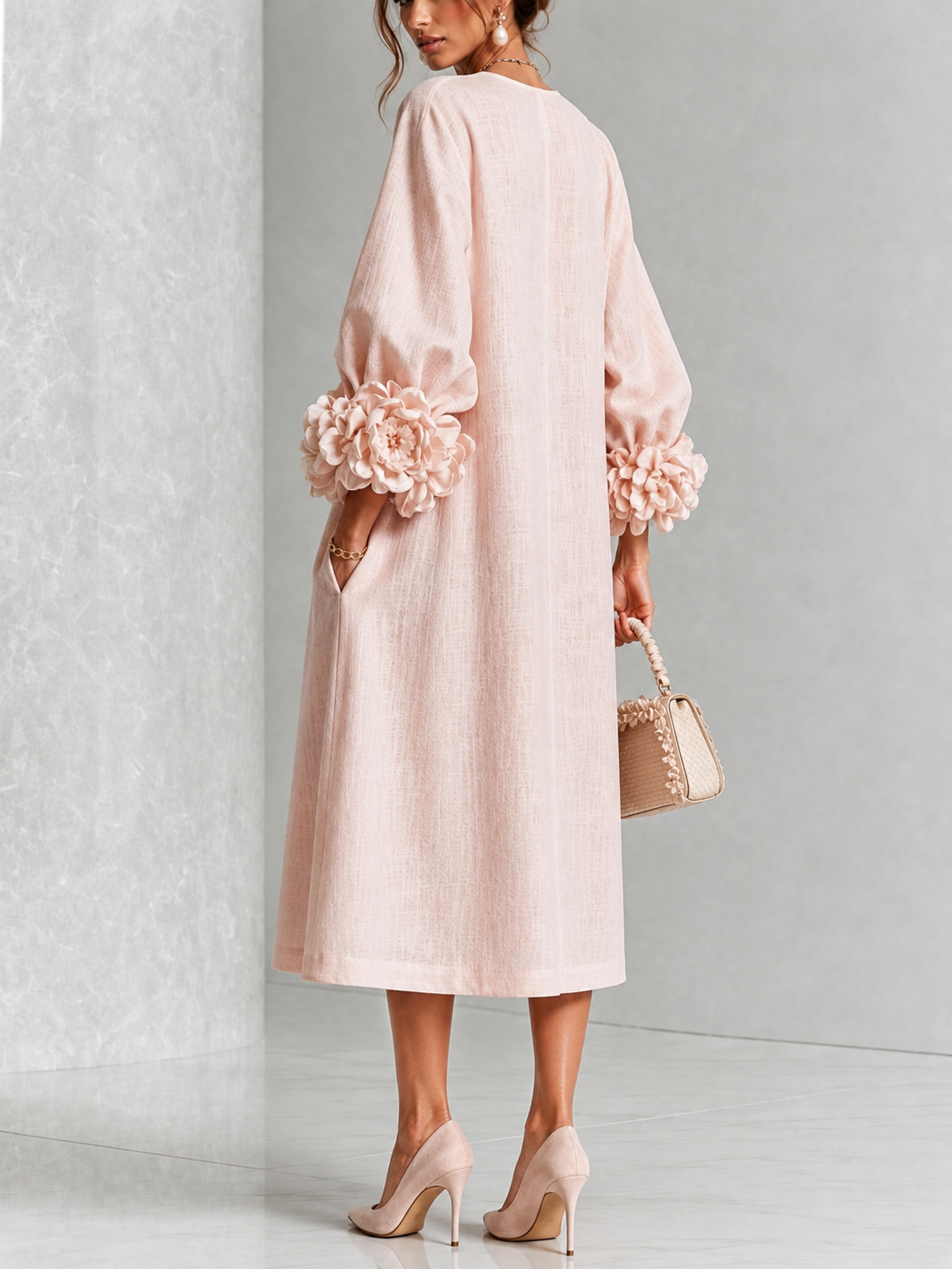 Vestido Midi Rosa con Botones de Flores y Mangas Florales Extravagantes