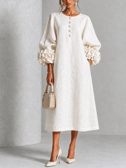 Vestido Midi Blanco con Botones de Flores y Mangas Decoradas
