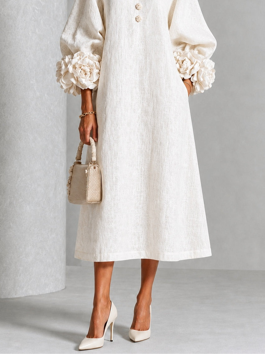 Vestido Midi Blanco con Botones de Flores y Mangas Decoradas