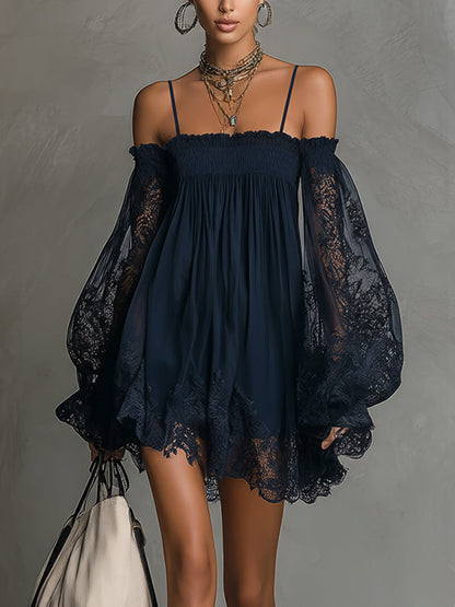 Noemi | Vestido mini de gasa azul navy con escote de hombros descubiertos, ribete de encaje y mangas transparentes