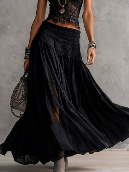 Ginevra | Conjunto de top transparente con paneles de encaje negro y falda maxi plisada